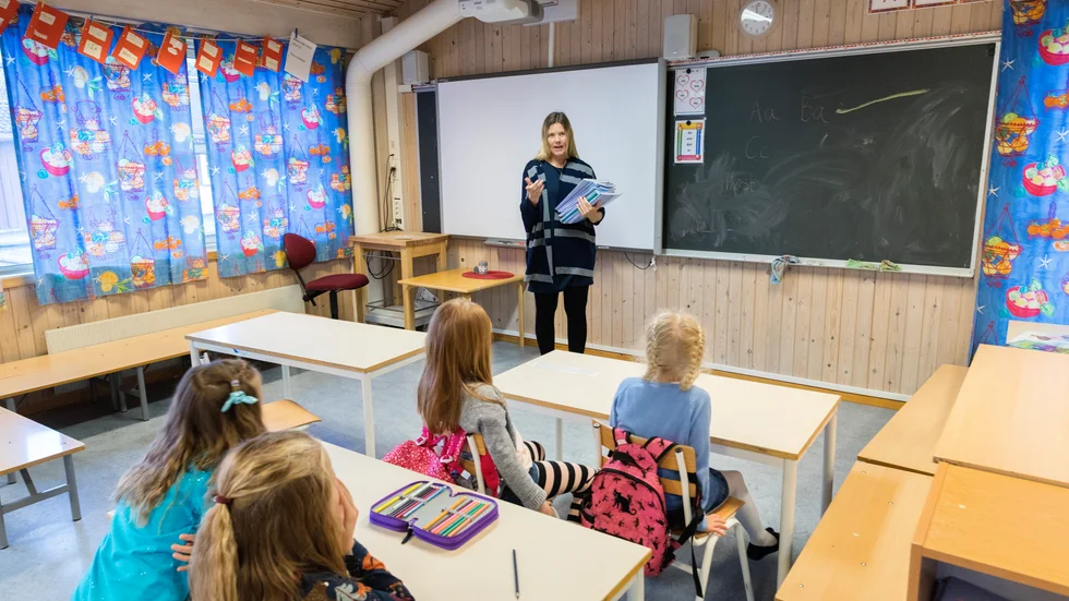 I Sverige har under pandemin debatten om skolorna endast handlat om öppna eller stängda skolor, inte om andra skyddsåtgärder, skriver Camilla Amft.