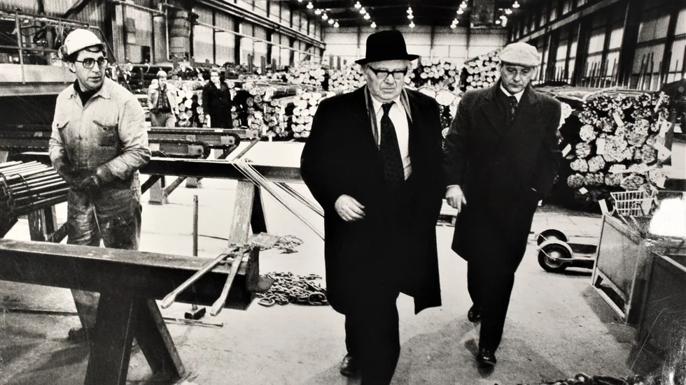 I mars 1979 besökte förre finansministern (1955-1976) Gunnar Sträng Boxholmsbruket. Här på rundvandring med Stig Tillmar, dåvarande vd för Boxholms AB.
