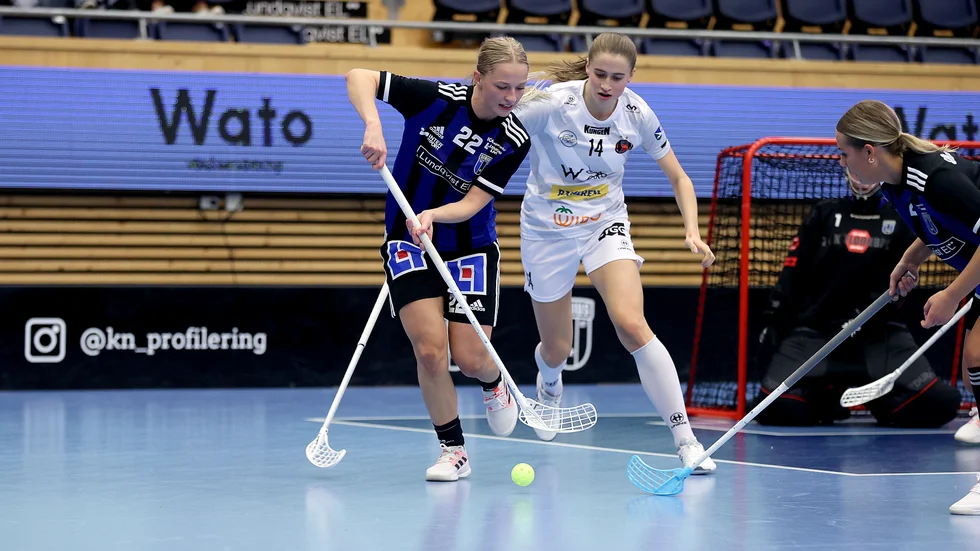 Sirius Elsa Frisk med bollen i matchen mot Pixbo Wallenstam.