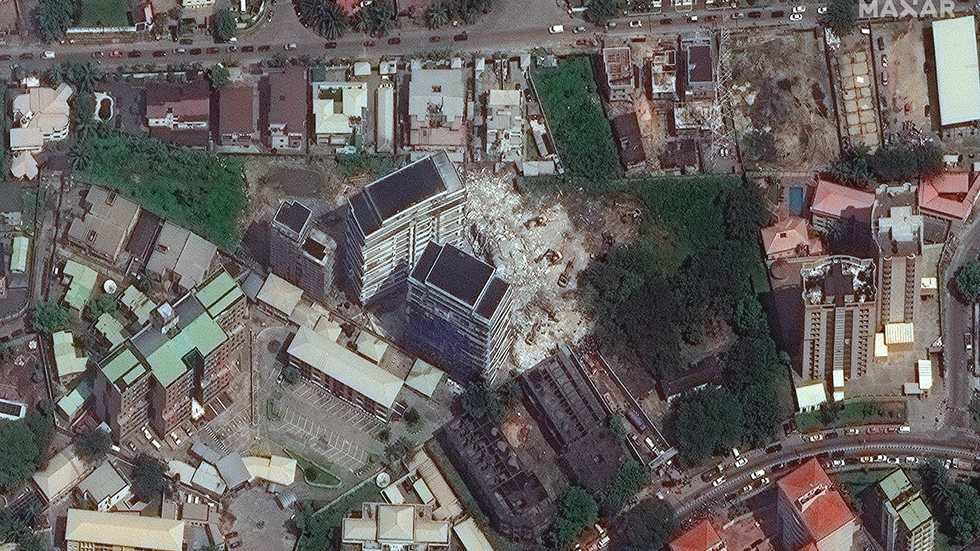 En satellitbild visar byggnadsraset i Lagos, Nigeria.