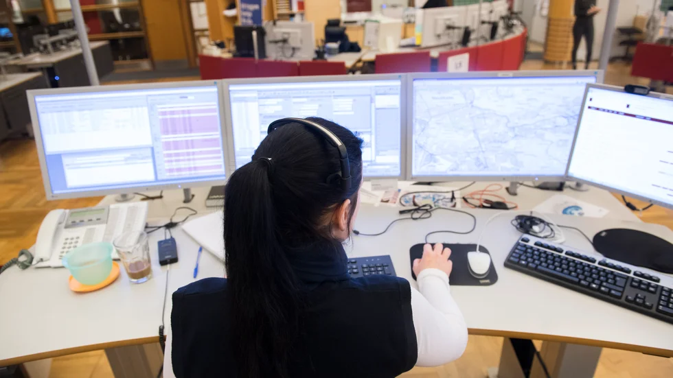 SOS Alarm kan ibland behöva hjälp av allmänheten. Det kan exempelvis handla om att släppa in ambulanspersonal i en byggnad.