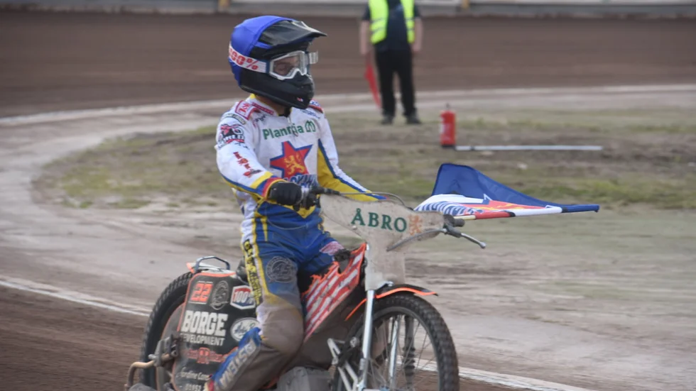 Luke Becker har etablerat sig i Dackarnas lag. 