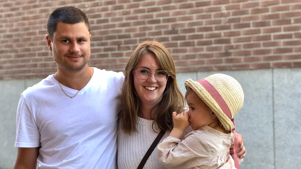 Cecilia, Jens och tvååriga Alma, alla med efternamnet Sandberg och bosatta i Jävre. "Vi ska snickra. Det blir en pergola, en uteplats hemma. Vi ska även till farmor och farfar. Vi ska vara med familjen och mysgrilla på lördagen", berättade Cecilia Sandberg.
    