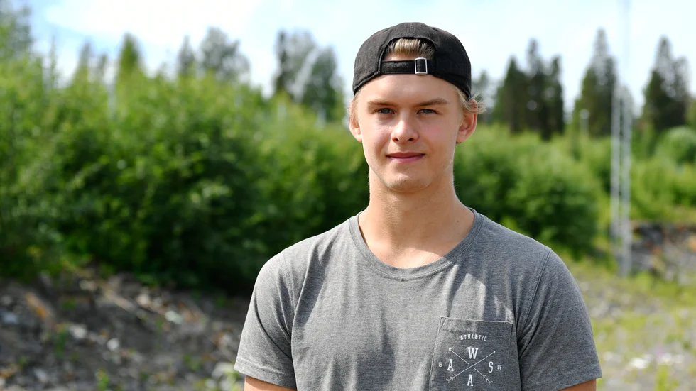 Simon Robertsson gjorde succédebut i Brynäs. Han gjorde mål direkt och bidrog till att hans nya lag vann mot Djurgården med 4–3 efter straffar.