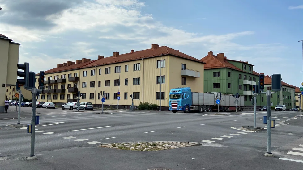 Trafikljusen i korsningen Klostergatan/Carlavägen i Eskilstuna är nedsläckta och många som passerar undrar varför.