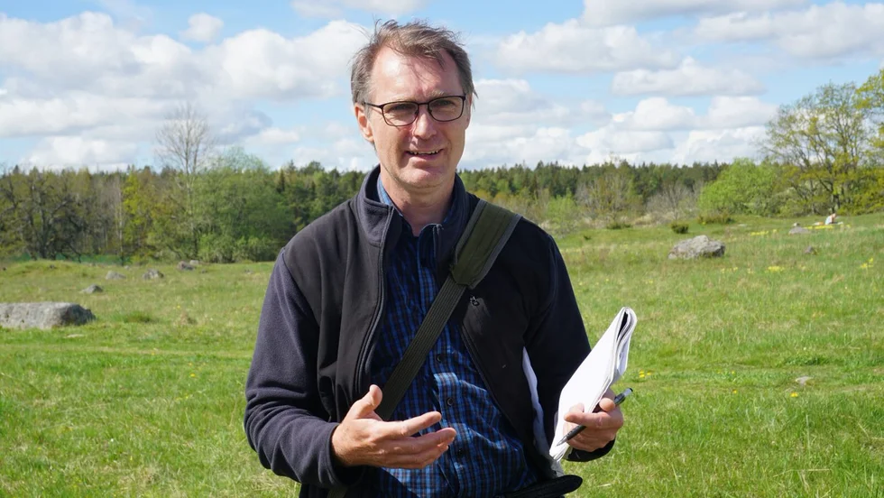 Erik Sjödin är naturvårdshandläggare vid länsstyrelsen i Uppsala och har sett en stor ökning av ärenden som gäller solcellsparker.