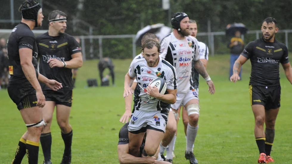Andracentern Oliver Löfgren slet hela matchen mot Exiles tuffa forwards hemma. Nu väntar en svår bortamatch.