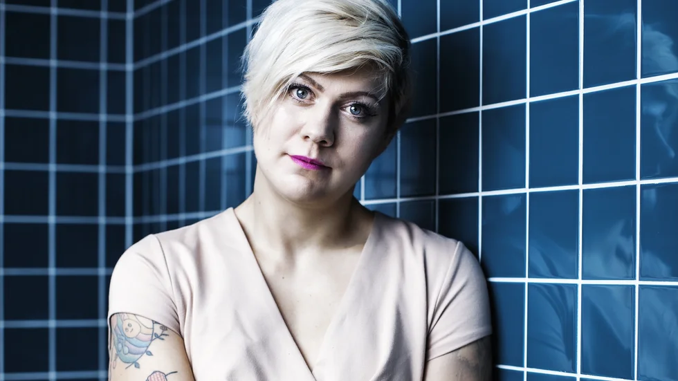 

Linn Spross är född 1989 och bor i Uppsala. Hon är doktor i ekonomisk historia, undersköterska och sjuksköterskestudent. Hon debuterade 2013 med den uppmärksammade romanen "Grundläggande studier i hoppfullhet och hopplöshet".