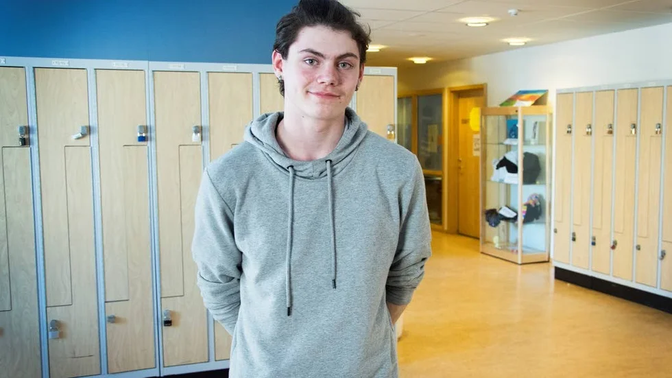 ''Jag har valt estetprogrammet med mediainriktning. Jag vill skapa känslor hos folk. Jag gillar film och tillbringar mycket tid vid datorn'', säger Nore Strandberg, 15 år, Residensskolan.