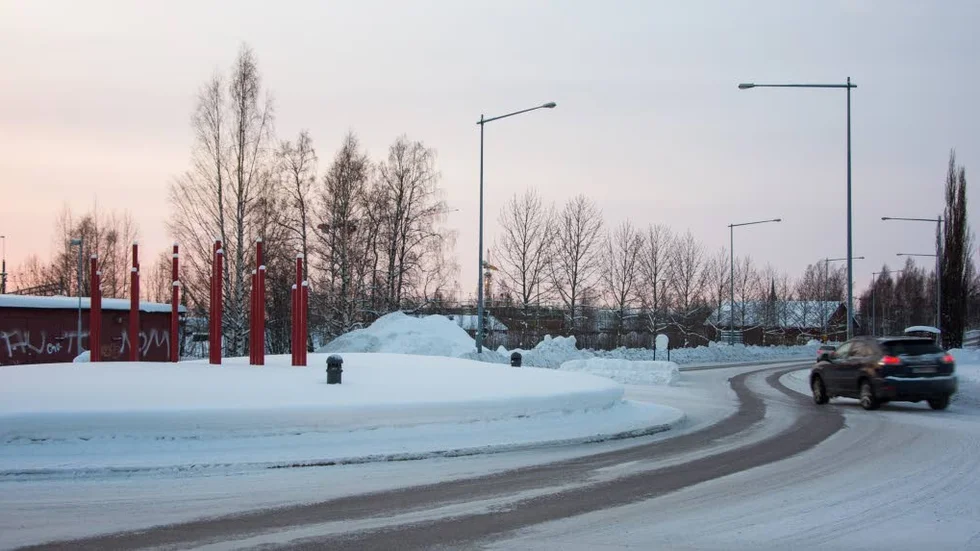 Snurr på affärerna. Inför Lidls etablering på Malmudden har Hertösvägen fått en liten rondell. Lidls livsmedelsbutik ska byggas på fastigheten som skymtar bakom rondellen, till vänster om Hertsövägen.