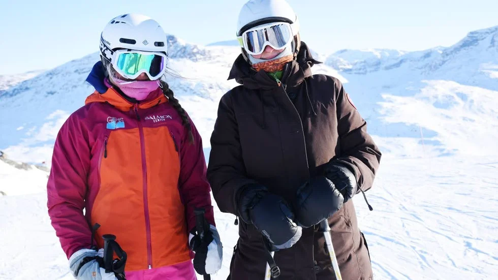Offpist. Sara och Ada Stensö från Bodö i Norge hade kommit till Riksgränsen för att åka offpist.