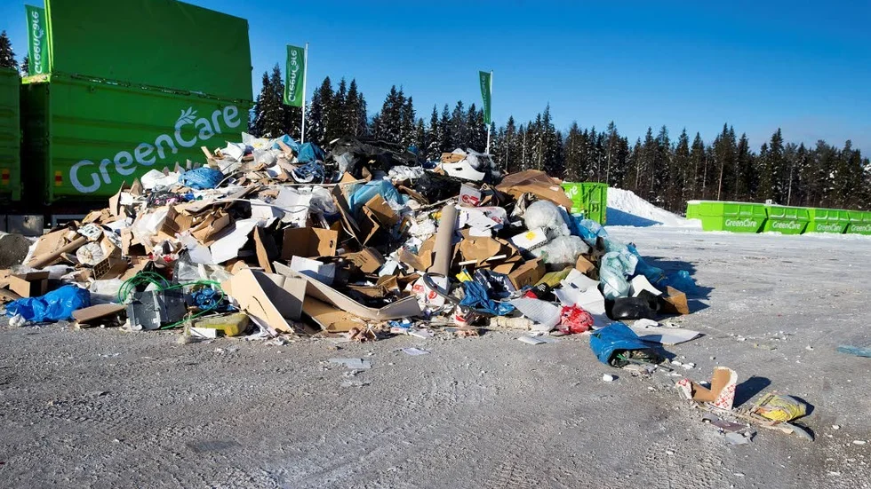 Skräp. En del av materialet måste krossas flera gånger.