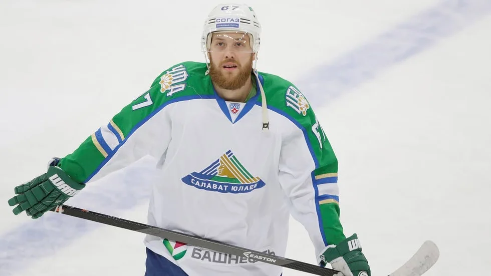 Stannar. Linus Omark stannar i Ryssland i två år till.