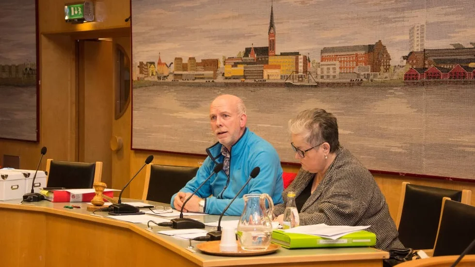 Framhöll lagarbetet. "Laget mer än jaget" manade Anders Öberg, ordförande för Luleå arbetarekommun, de som får ett förtroendeuppdrag inom Socialdemokraterna. Till höger om honom sitter Kristina Falkenlöv.