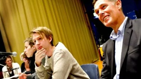 Panel. Skoldirektören Peter Molin ingick i panelen, när ett 80-tal elever och lärare i går kom till Säves aula för att lyssna till debatten om skolans framtid.
