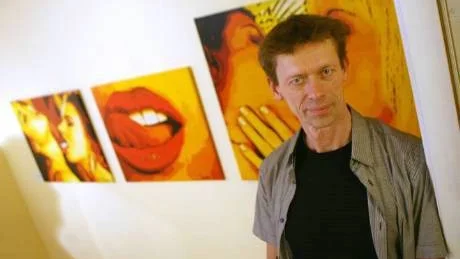 Per Björklund. Per Pops ställer ut tavlor som "Lick it up" och "Love is in the drug", några av vår-        salongens på flera sätt mer färgstarka bidrag.Foto: Tobias Wallström