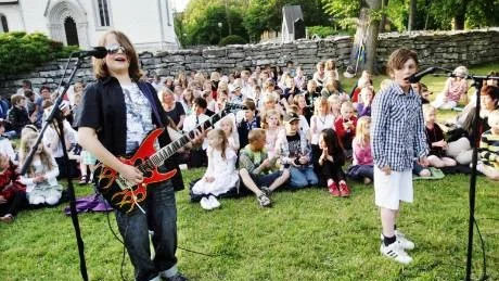 Klass 3 spelade blockflöjt, pojken i förgrunden heter Lukas Björkman.