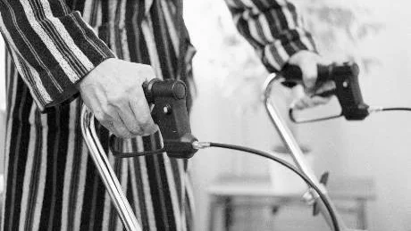 För att stärka de äldres valfrihet kräver kommunen information om hur privata hemtjänstföretag i Umeå använder vinsterna.