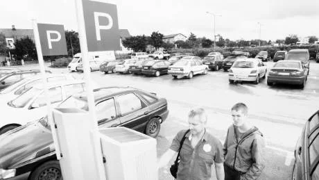 Det finns anledning att kritisera samtliga politiska partier för att inte kunna bli överens. Före sammanträdena är man överens, men under själva sammanträdet kommer nya utspel som kastar om det man tidigare varit överens om. Parkeringsavgifterna har under åren varit ett återkommande strulärende. 
Foto: Krister Nordin/Arkiv