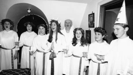 Varför utgår man inte från barnens behov av att klä ut sig, delta och sjunga vid våra stora högtider? Lucia är barnens högtid.