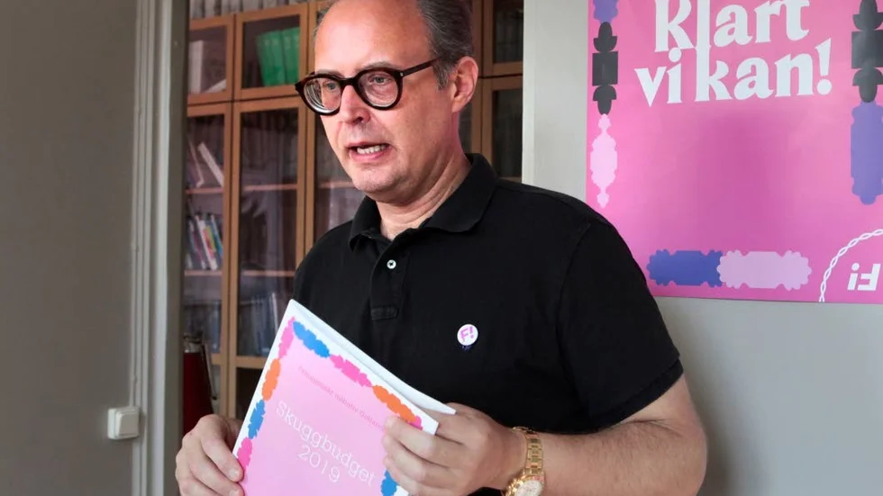 Tomas Pettersson väljer att lämna Feministiskt Initiativ på Gotland och sina politiska uppdrag.