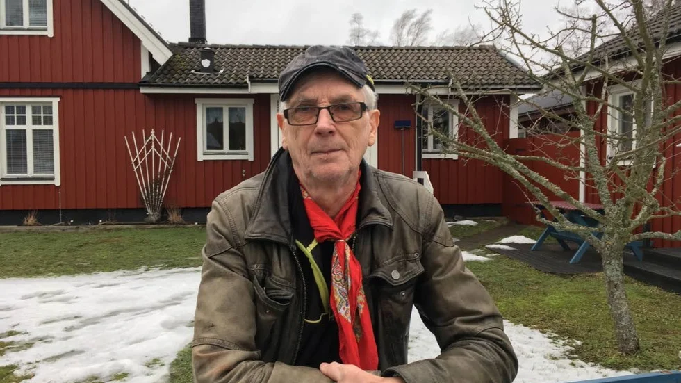 Jan-Erik Östergren och hustrun Monica flyttade efter flera år i Visby tillbaka till Sudersand på Fårö i en röd villa intill föräldrahemmet.