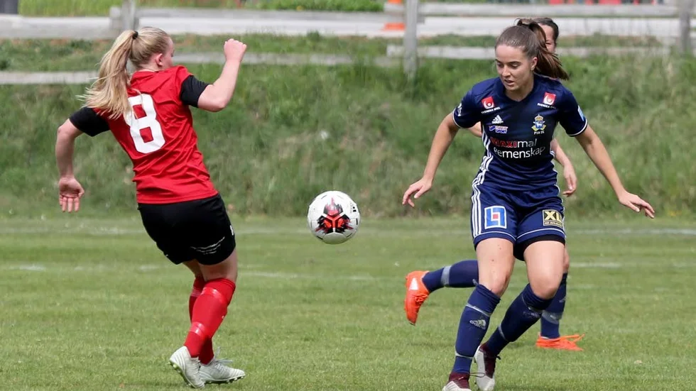 Hilda Nygren satsar på fotbollen och vill gärna uppåt i seriesystemet.