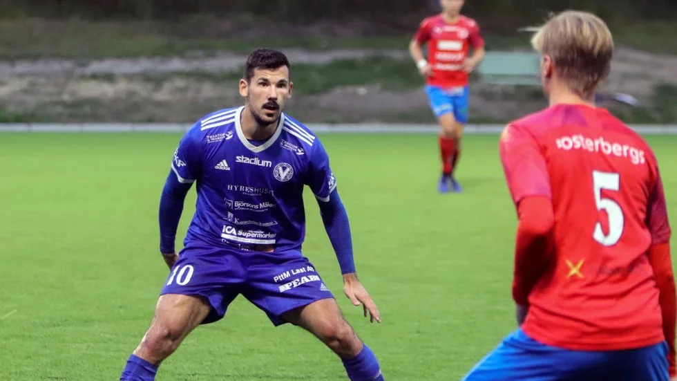 Vedran Benca är klar för spel på lördag efter sin vadskada i onsdags.