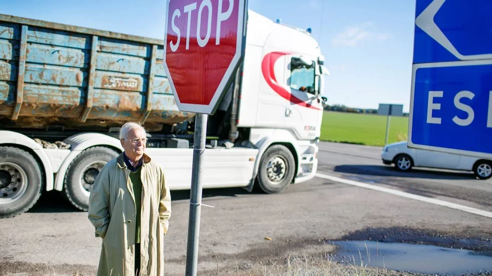 – Ta kritiken på fullaste allvar, säger Per Eric Bergström, som bor väldigt nära den olycksdrabbade korsningen.