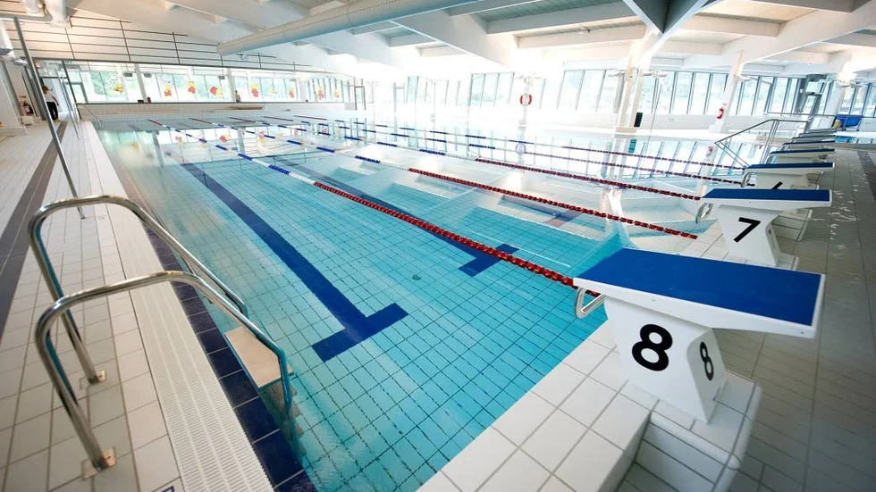 Efter åskovädret tvingades Hjortenbergsbadet att stäng alla sina bassänger.