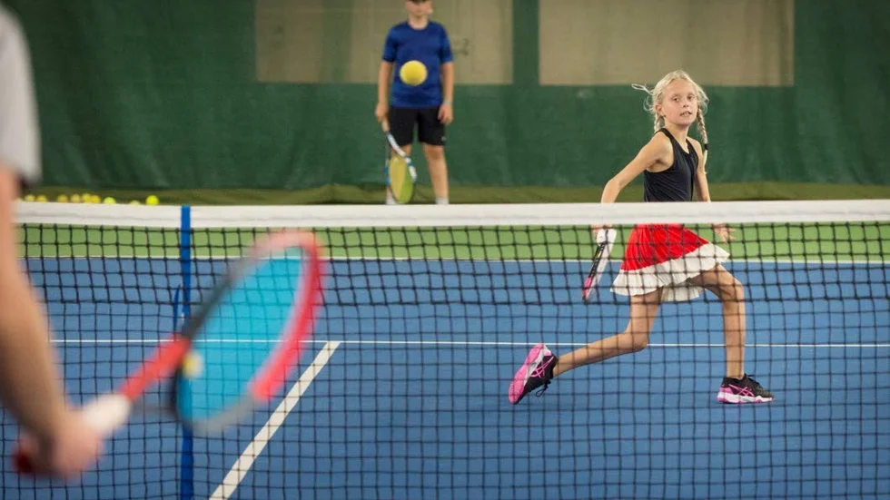 Stella Brunfelter 9 år tycker om tennis väldigt mycket och vill bli tennisproffs.