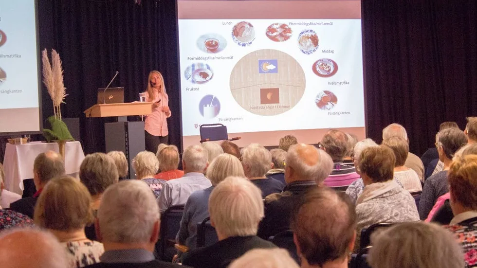 Dietist Josefin Nyberg föreläste och tipsade om kost.