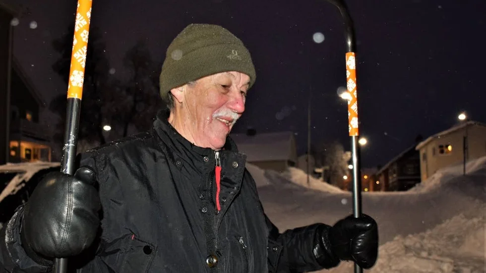 GREPP. Ingvar Dagfjäll har ett fast grepp om snöräven. Han tillhör den grupp människor som faktiskt gillar att skotta snö.