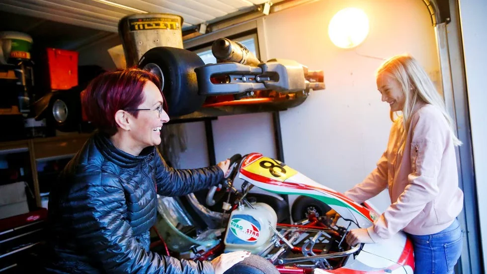Supporter. Dottern Cecilias intresse är att köra gokart och idag orkar Jessica Mella Hedqvist följa med och stötta henne på tävlingarna igen.