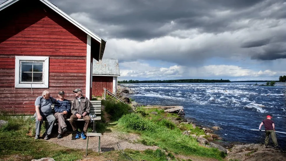 Ljugarbänken. Där diskuteras fisketillgången oavbrutet.