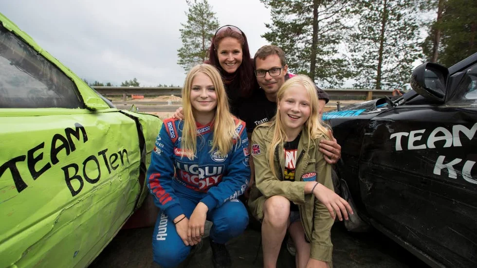 EN FAMILJEAFFÄR. Det är ofta full fart som gäller när det handlar om folkrace för familjen Brännström/Lindfors. För en kort stund var ändå döttrarna Nathalie och Emilia på samma plats som pappa Urban Brännström och Camilla Brännström.