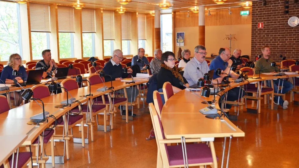 SAMHÄLLSBYGGNADSNÄMNDEN. Politikerna på sammanträdet.