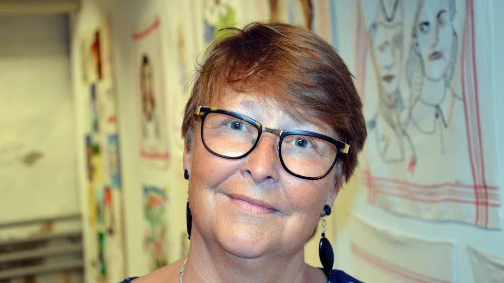 Lugn och återhämtning. Det får Cathinka Löfgren när hon ägnar sig åt konstnärligt skapande. " Min man är sjuk i alzheimer. Här får jag tänka på annat. Det mår jag bra av."