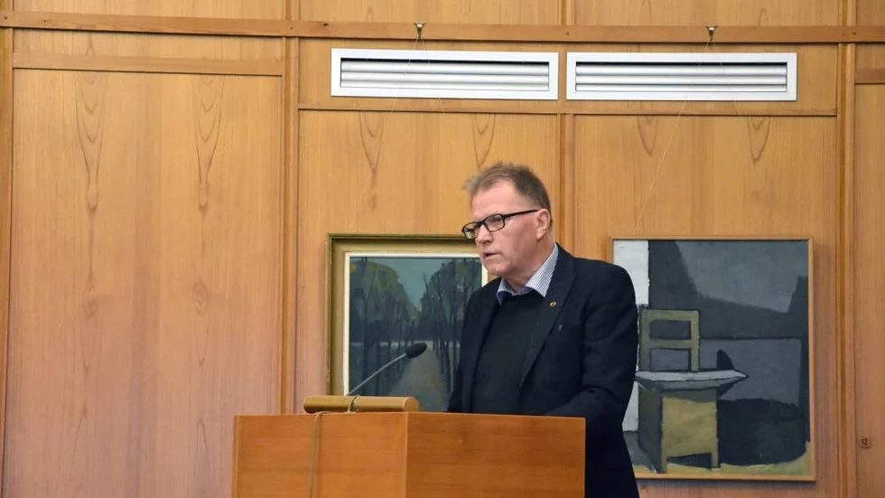 Debatt. Göran Ahlman (M) påpekar att kultur- och fritidsnämnden i sitt svar tycker att ett namnbyte passar väl in ambitionen att uppmärksamma att kommunen har en nobelpristagare i litteratur.
