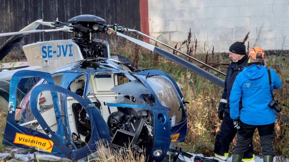 Dog. En man dog i olyckan medan piloten blev svårt skadad.