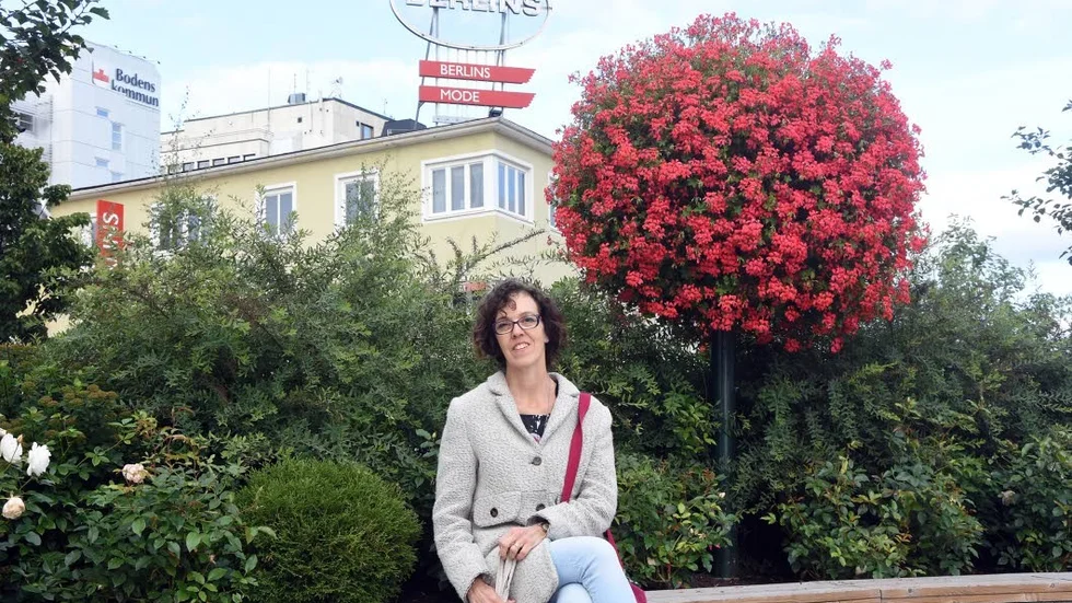 På plats. Eva-Johanna Mäkinen är konstnär och bildlärare och har fått arbete på Stureskolan.