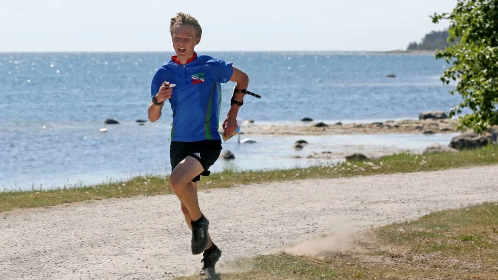 Duncan Robertson trycker på under upploppet och vid målgång hade han tagit in 15 sekunder mellan de två sista kontrollerna.