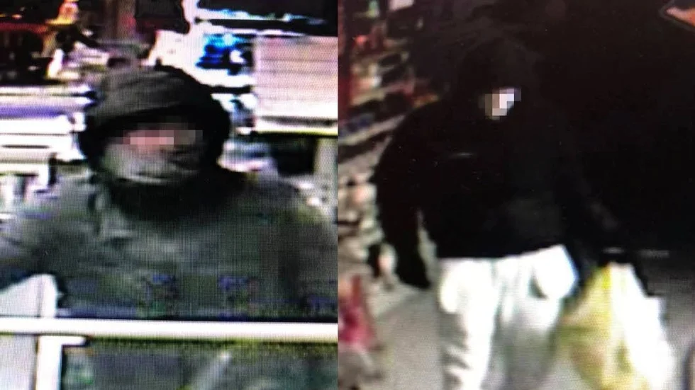 Inbrottstjuvarna fångades på bild av butikens egen övervakningskamera.