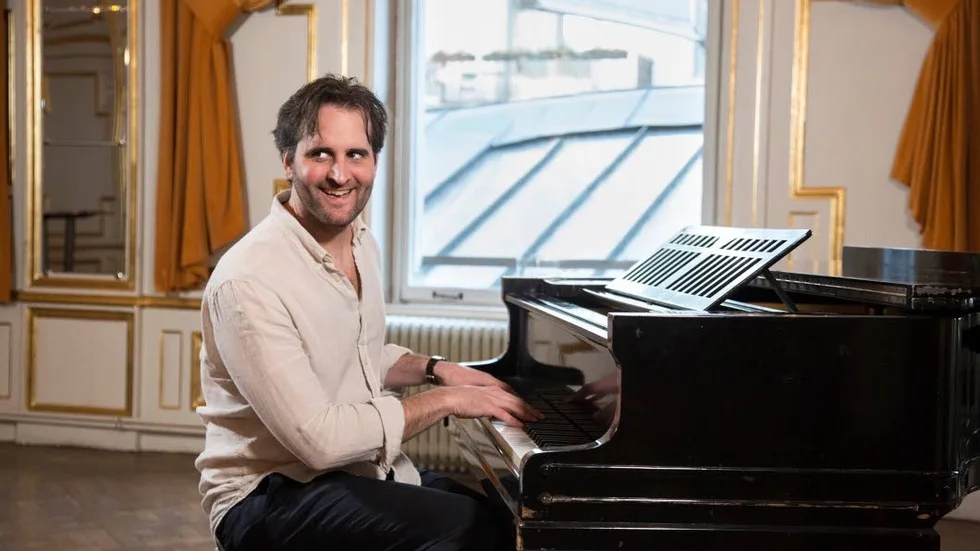Rollen som Daniel är Philips nionde huvudroll och tolfte musikal.