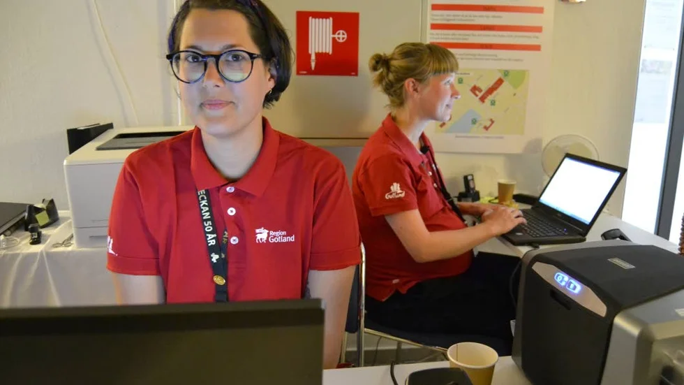 Erika Sköldefors och Linnéa Isaksson på presscentret tycker ungdomsreportrarna varit coola.?