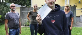 Filip går och röstar på 18-årsdagen