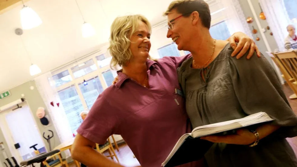 År 2014 utsågs Tingsbrogården till Gotlands bästa äldreboende.Tingsbrogårdens chef, Mia Löfgren, till höger.