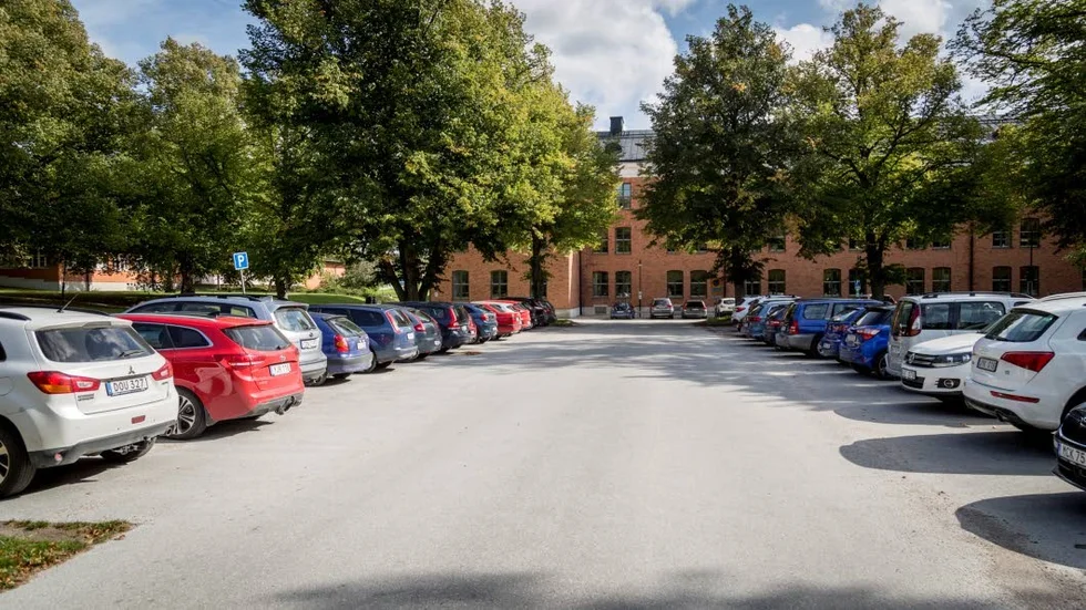 En liten snutt gratis parkering finns kvar strax utanför regionens kontor.
