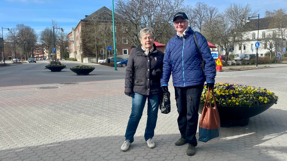Majvor Andersson (till höger) och Anita Kemhagen anser inte att Kvarnenkorsningen fungerar fullt ut. 