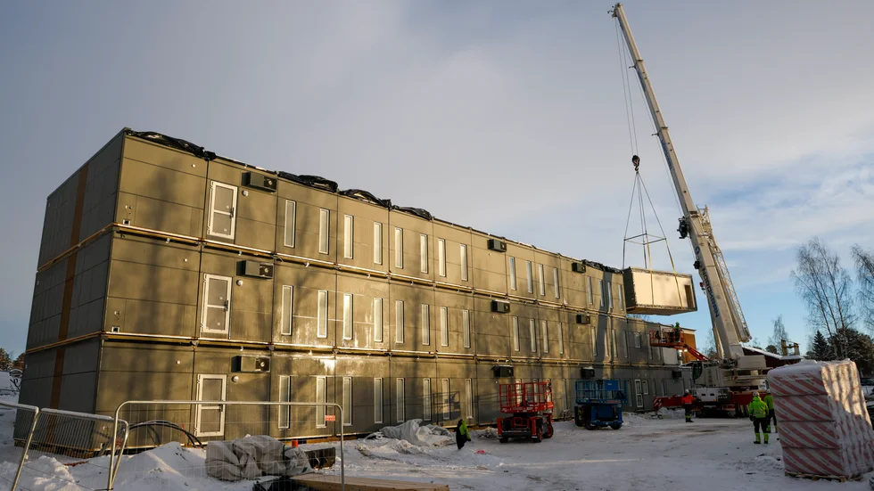 Skolmodulerna som monterats på Hertsön ska kompletteras med några fler lådor, så snart bygglovet är beviljat. Detta för att årskurs fyra också ska kunna börja här till hösten.